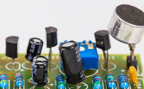 無功補償電容器漏油，可以繼續使用嗎？